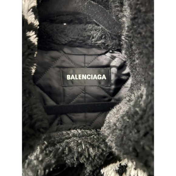 Balenciaga Logo-Print Fur Coat - Picture 7 of 13
